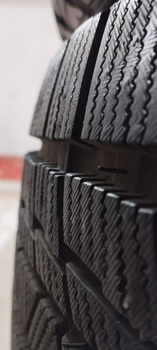 Продам зимние шины в отличном состоянии