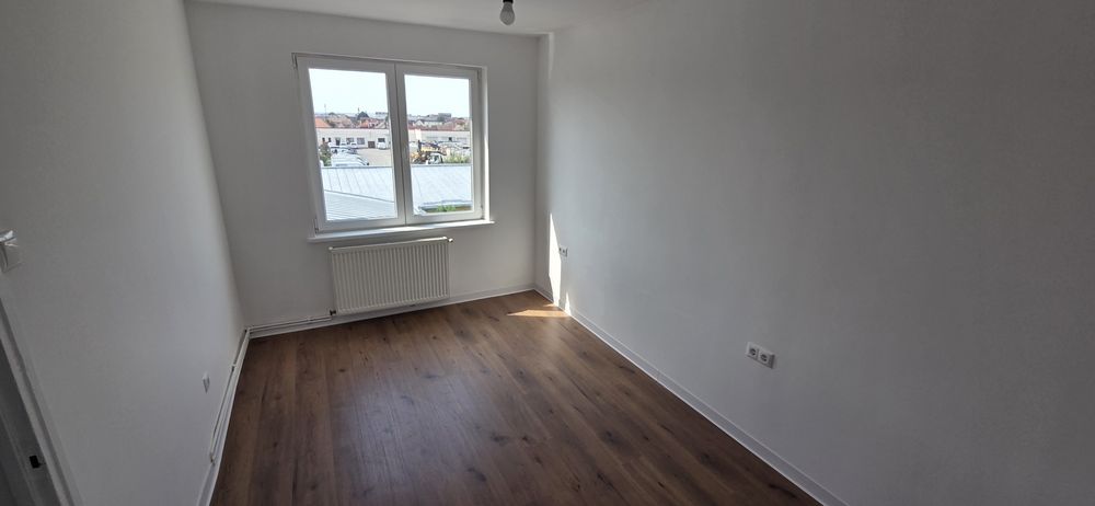 Propietar, vând apartament renovat, etaj 2, zona Terezian, str. Lungă