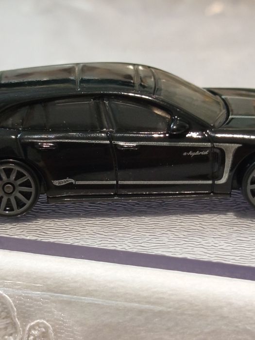 Hot wheels Porsche Panameta Turbo s 2022 yil chiqa narhi 250 000 som