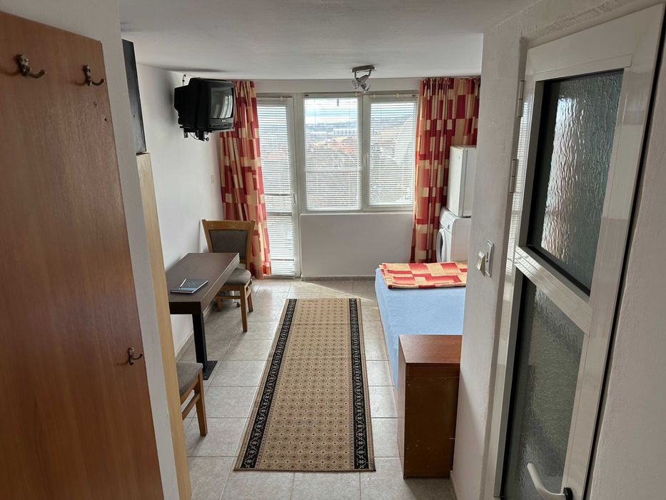 Дава се под наем Едностаен апартамент в Бургас, Меден рудник - зона А - 20 кв.м за 90 € - Снимка #1