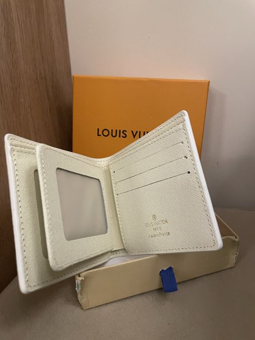 Louvis vuitton портфейл