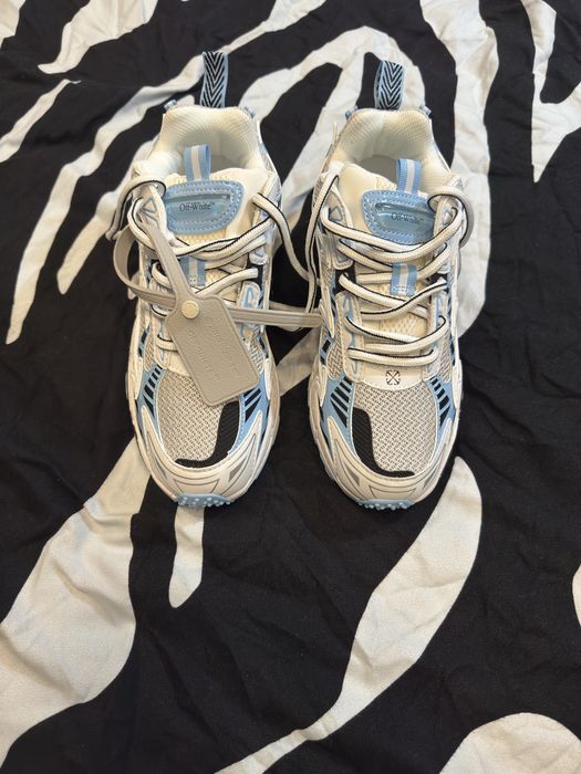 Off White Be Right Back