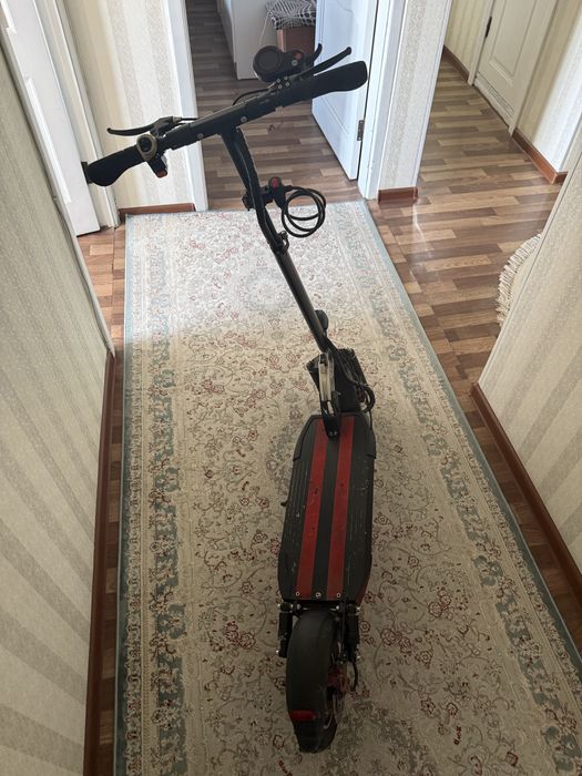 Электросамокат.