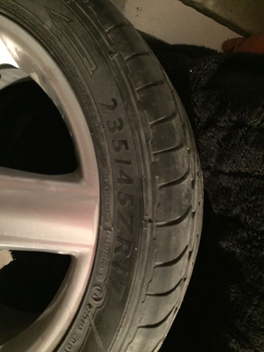 Джанта с гума 235/45/17 Dunlop