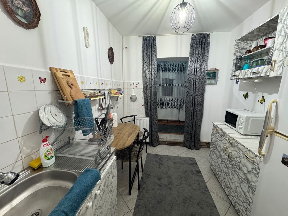 Închiriez apartament