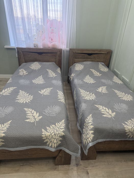 Продам 2 кровати с матрасами