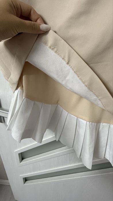 Zara страхотна бежова рокля