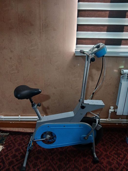 Спортивный велотренажёр