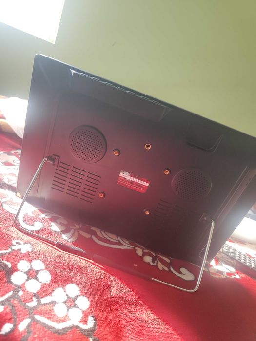 Продава се преносимо телевизорче