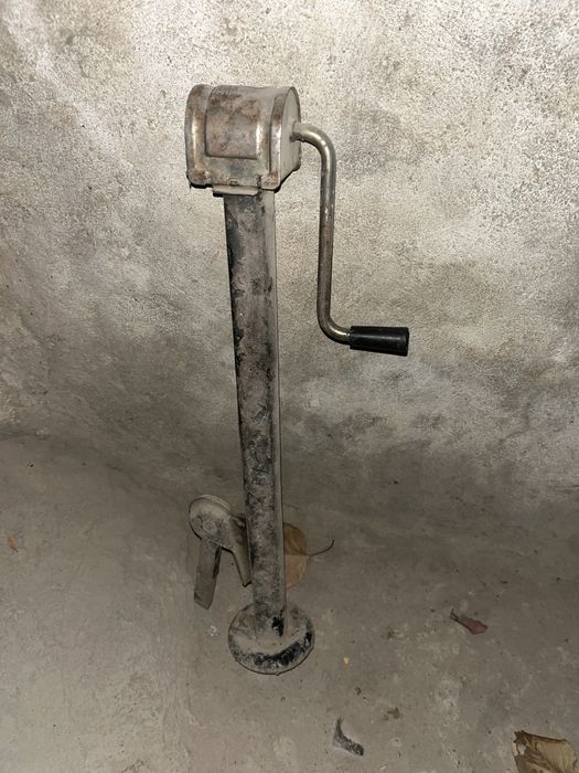 Домкрат на легковые машины