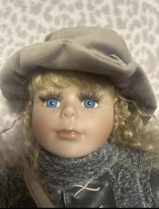 Papusa din portelen vintage cu cheita