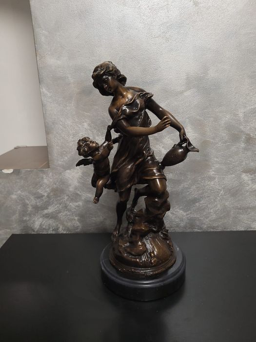 Statueta din bronz semnata