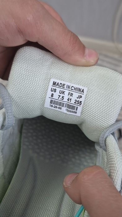 Продам кроссовки Nike 41 рр