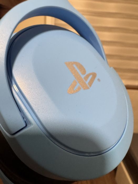 Продавам оригинални безжични слушалки Sony PlayStation PULSE 3D (Sky Blue).