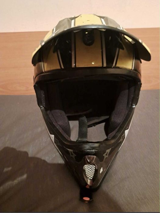 Каска кросова каска