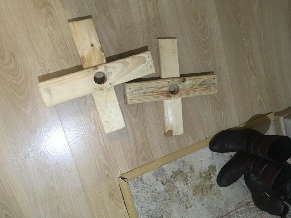 Продам держалку для елки