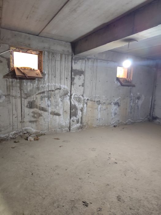 Сваё Яккасарай р-не цокольном этаже.