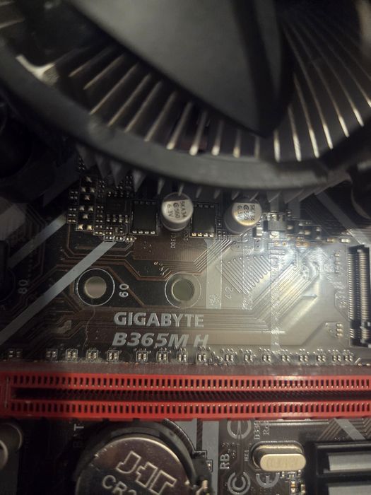 Intel Core i5-9400 + Gigabyte B365M H