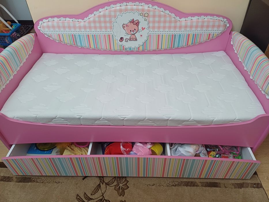 Детская кровать розовая