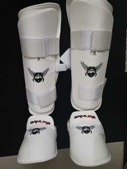 Tibiere si botosei karate albe si rosii