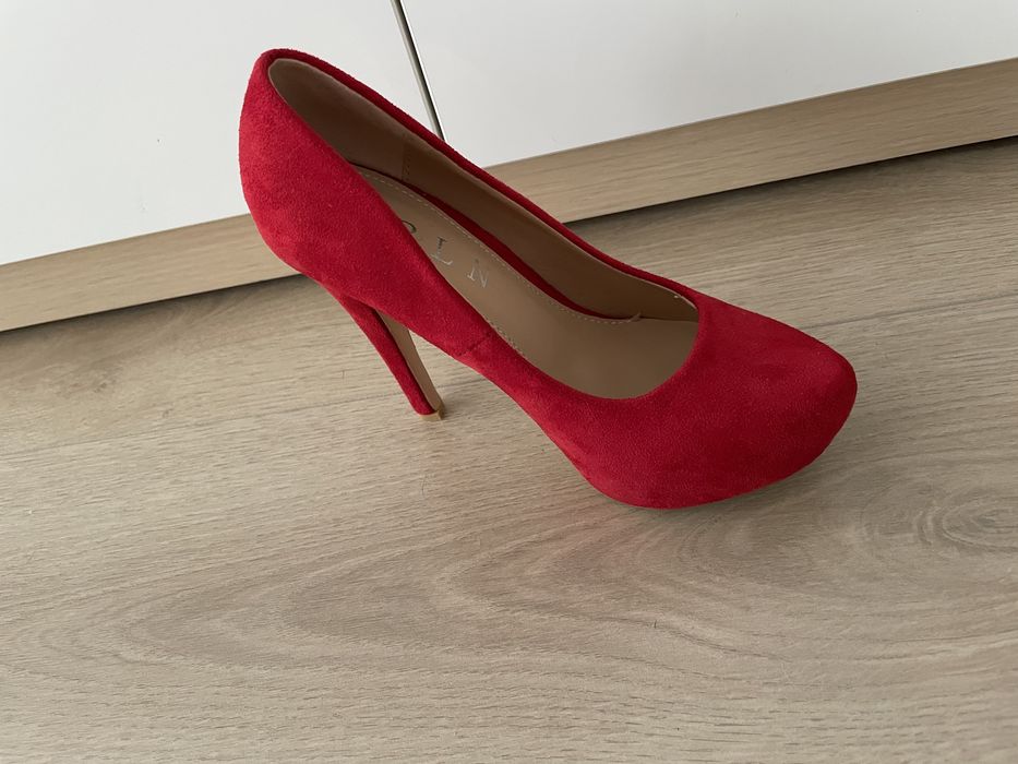 Pantofi rosii nr 35