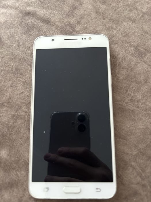 Samsung Galaxy J7 (2016) в рабочем состоянии