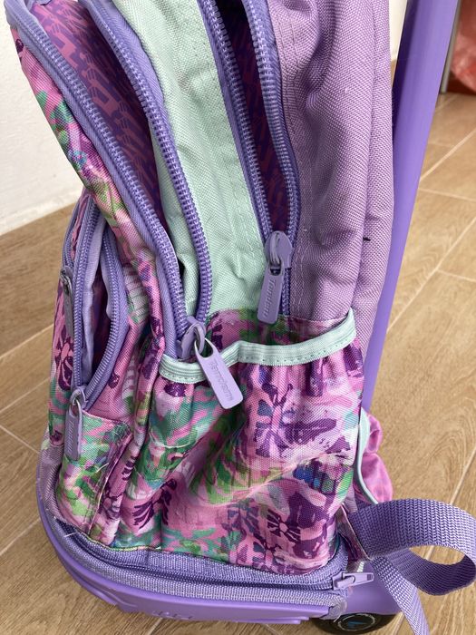 Продавам ученическа раница на колелца