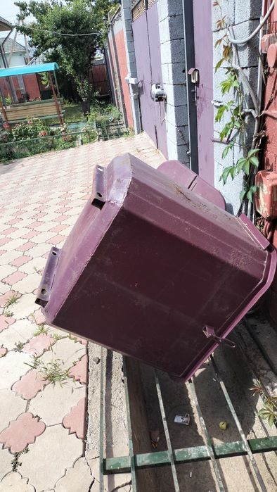 Мусорный бак продам