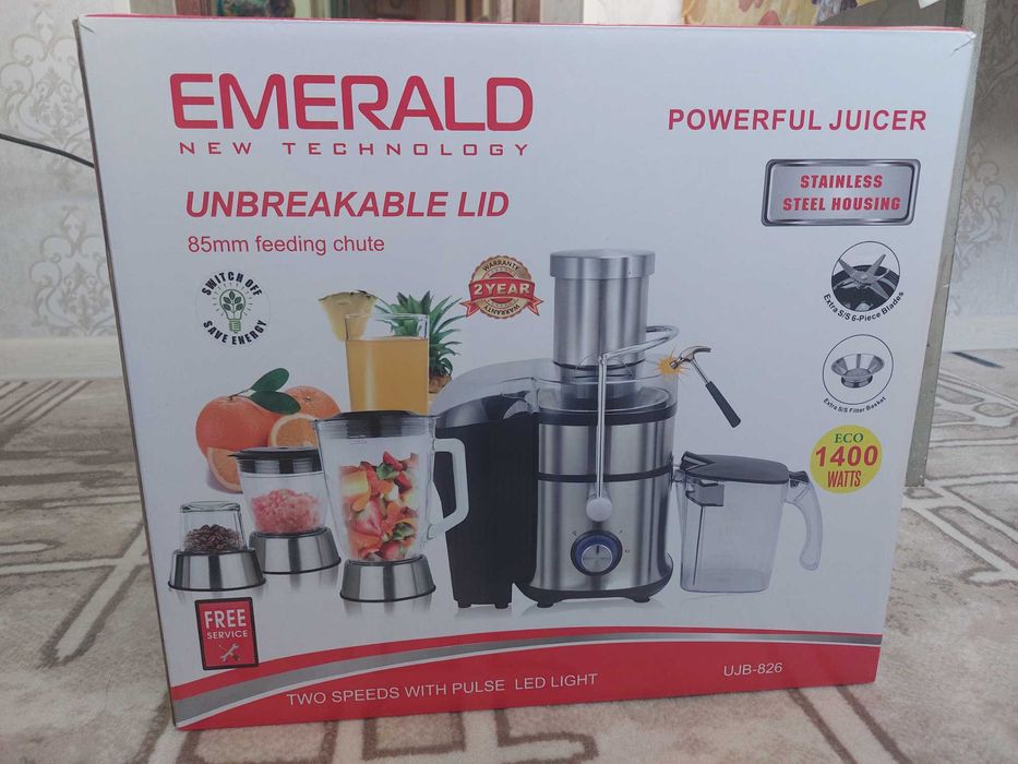 Новый комбайн состоит из блендера,соковыжималки,мясо измельчителя,кофе