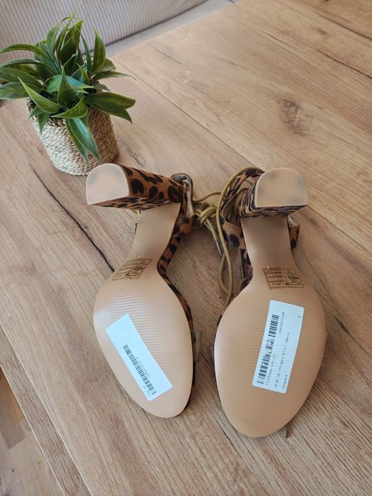 ЧИСТО НОВИ леопардови сандали на ток boohoo