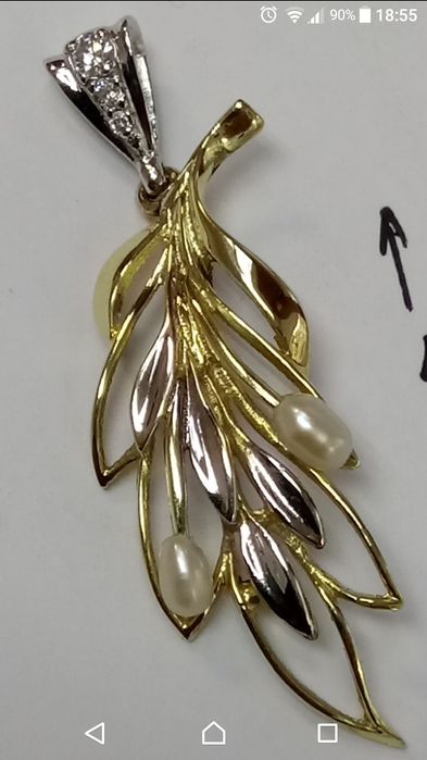 Златна висулка с диаманти и перли от бяло и жълто злато