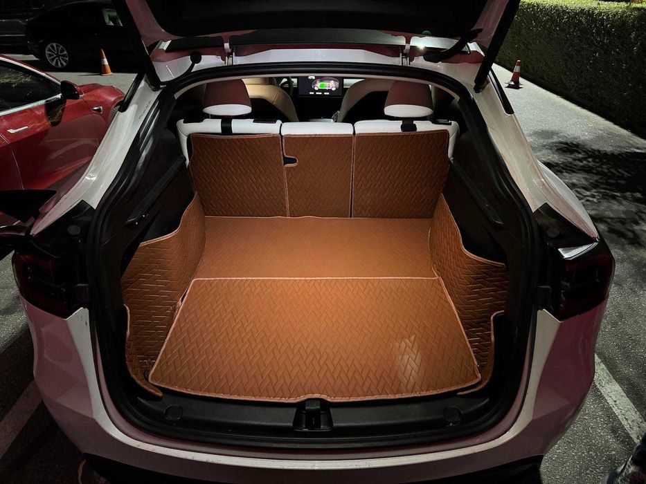 Стелка за багажник Tesla Model Y