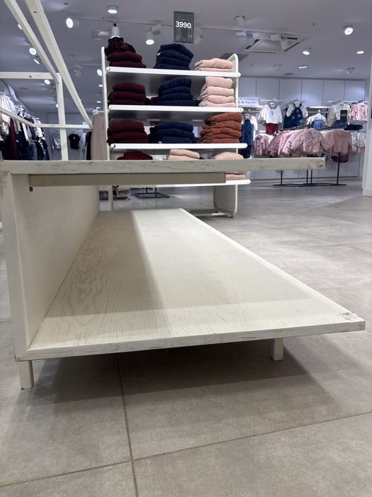 Продам стол для одежды