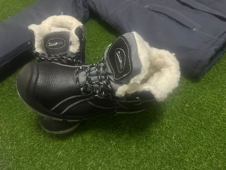 Прдается спецодежда