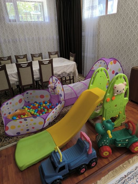 Продам. Детскую горку, сухой песок с шарами.Автокресло детские Joie