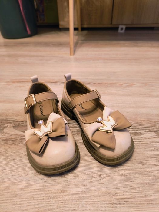 Pantofi crem mărime 30