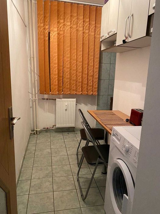 Inchiriez Garsoniera, Drobeta Turnu Severin 38 MP, Etaj 1 Bloc de apartamente, Instalatie de gaz, Strada Crișana(Zona Stomatologie) Pret 900 lei