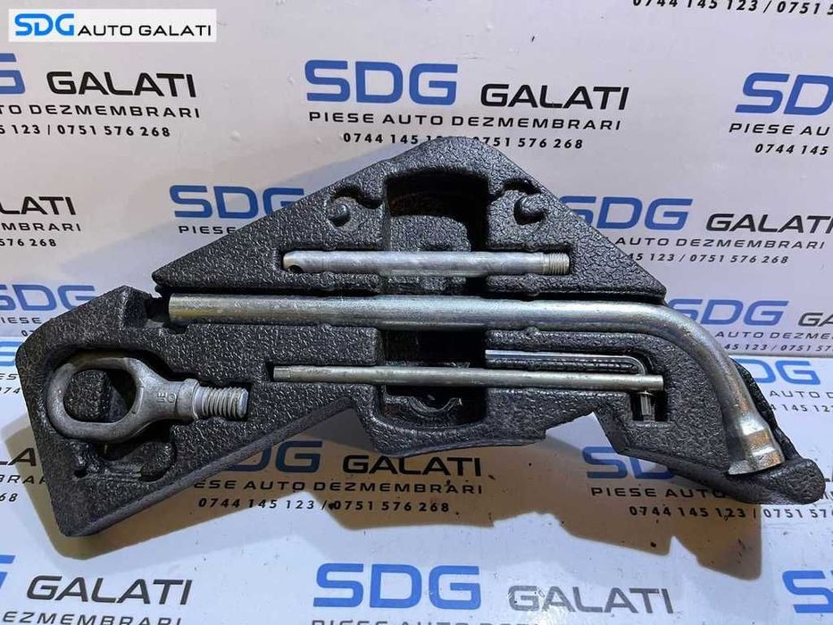 Set Kit Trusa Rezerva Cheie Roti Cui Carlig Remorcare Tractare VW Touareg 2002 - 2010 Cod 7L0012113