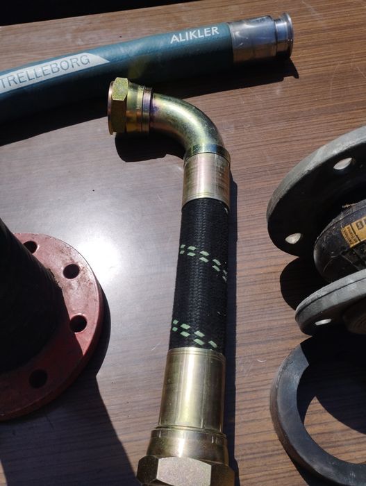 Vând diverse piese rămase la închiderea unei firme..