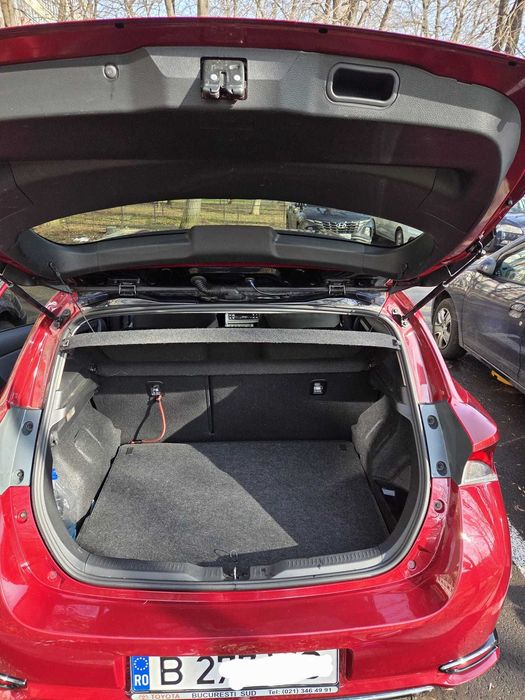 TOYOTA Auris  Hatchback hibrid 1.8L - pret usor negociabil