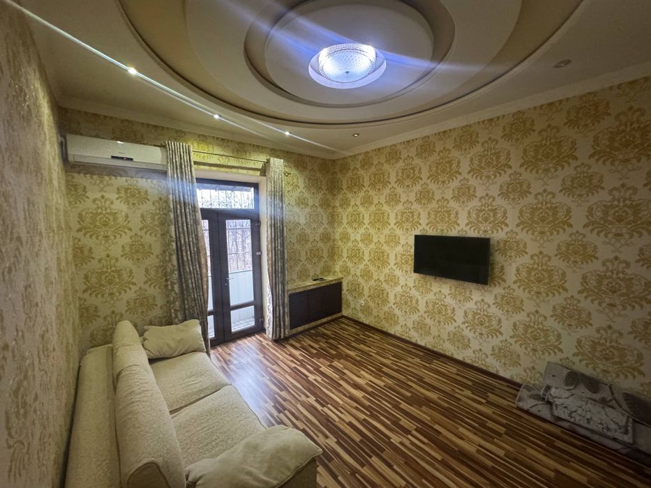 Yakkasaroy Bobur 18 uy sotiladi srochna