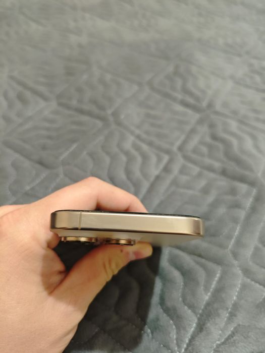 продам айфон 16 про