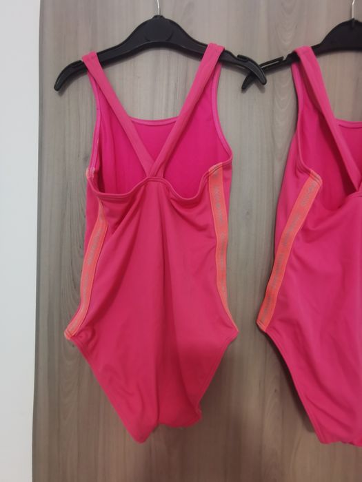 Costume de baie Decathlon (Nabaiji) pentru fete 7-8 ani și 6-7 ani.