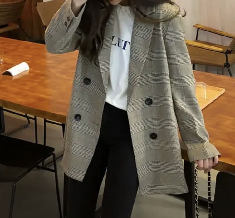 Женский красивый пиджак