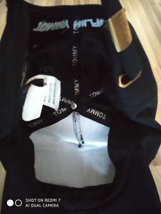 Шапка TOMMY HILFIGER  цена 50лв НАМАЛЕНА на 40лв