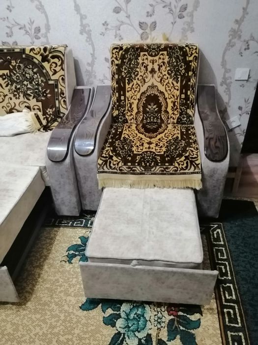 Диван и кресло в идеальном состояние