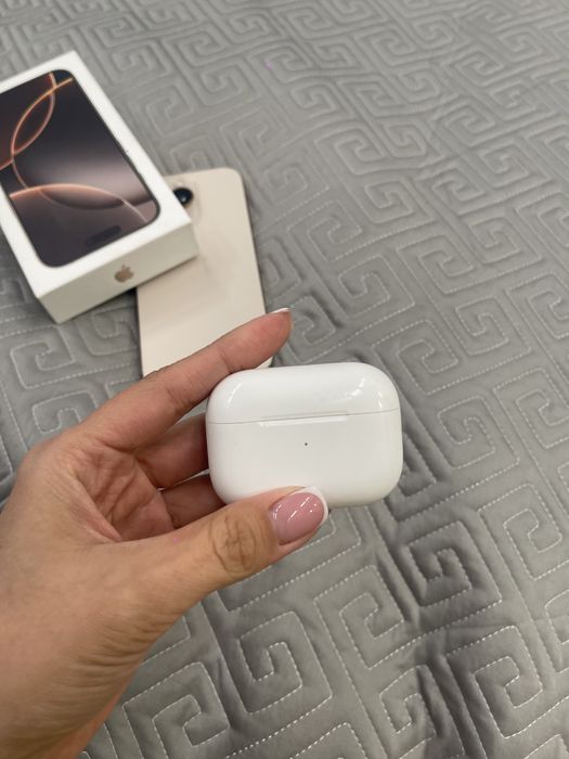 Продам Iphone 16 pro