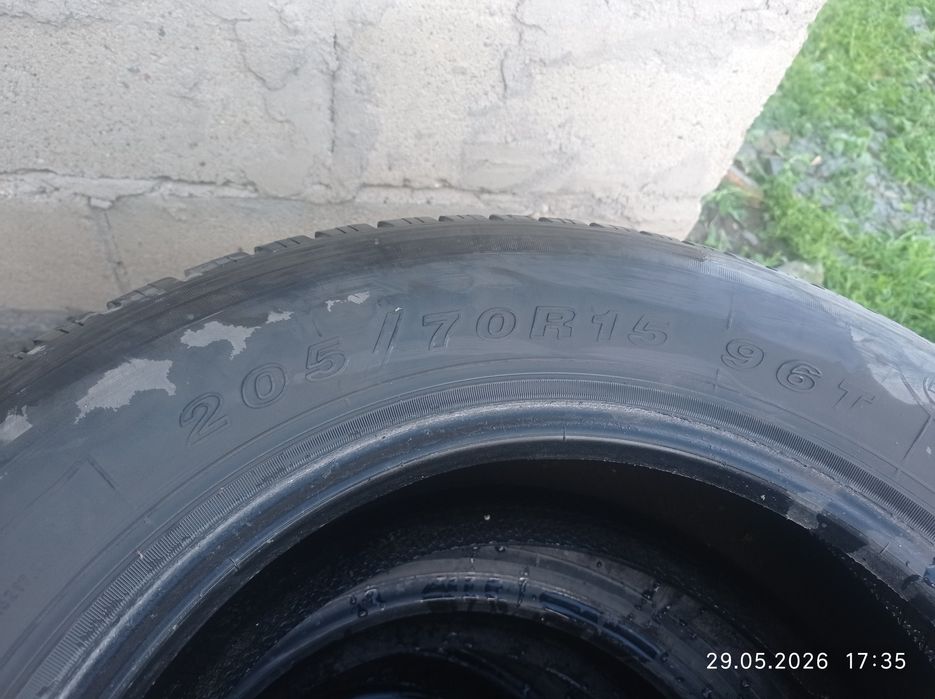 Продам шины 2зимних 4летнии, размеры 15