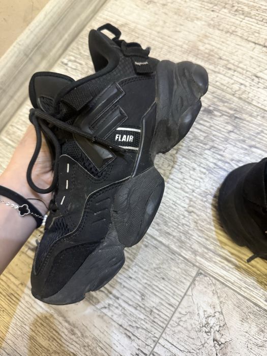 Продавам обувки flair