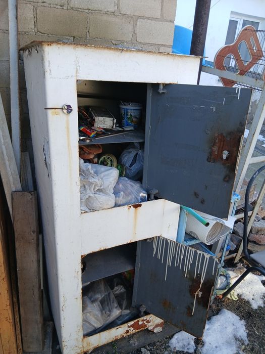 Сейф большой тяжёлый